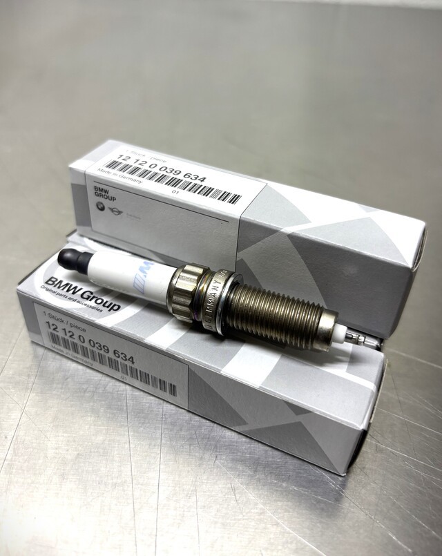 BMW Genuine BMW High Powered Spark Plug 12-12-0-039-634 12120039634