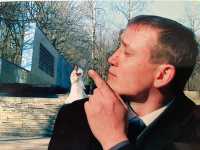 2000s Photo Montage Trick Trompe l'oeil Optical Illusion Wedding Bride Groom