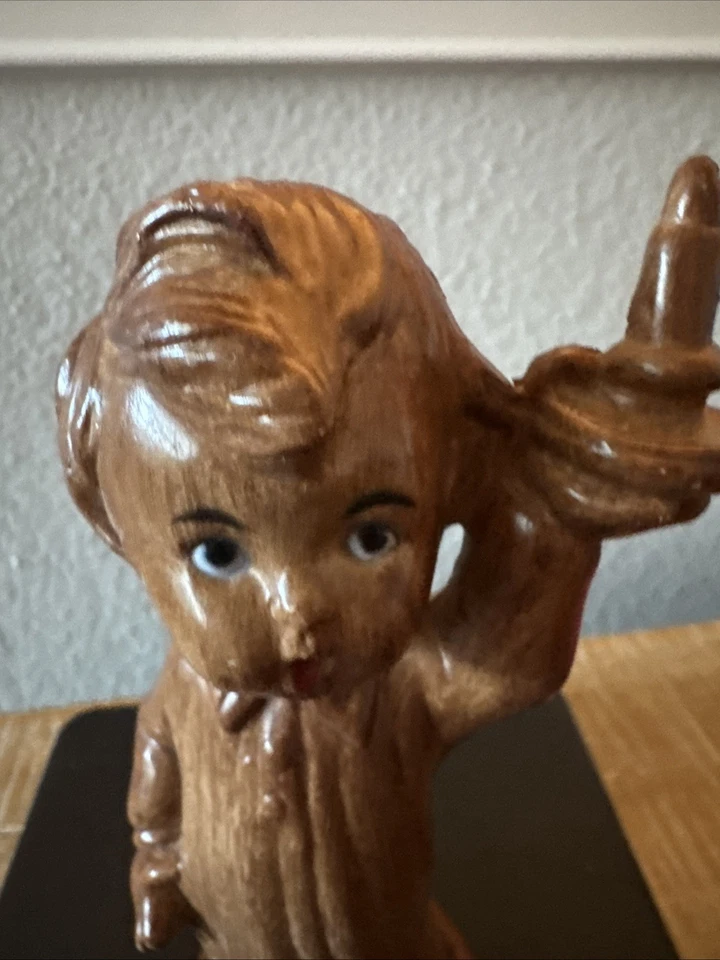 Fisk Tire Co. Niño Vela Estatua Hong Kong Imitación Madera Publicidad Coro Niño Foto 2 de 4