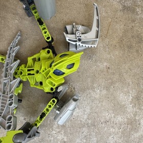 Lego Bionicle Lot of 5 Figures (8686, 8695, 8730, 8902, 8979) Near Complete Sets