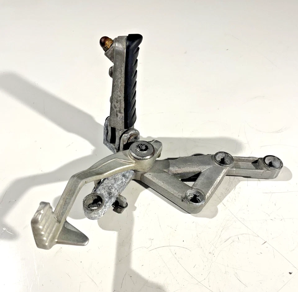 Triumph TT600 2000 - 2003 передняя правая вешалка ножной колышек задний тормоз педаль рычаг - Изображение 4 из 4