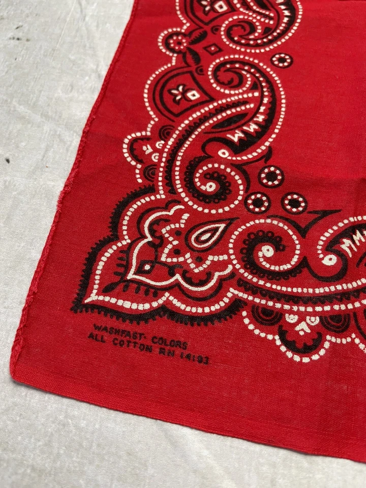 Bandana Roja Antigua Verdadera Vintage COLORES LAVADOS ALGODÓN RN 14193 Rockabilly Nueva en Lote Antiguo Foto 2 de 4