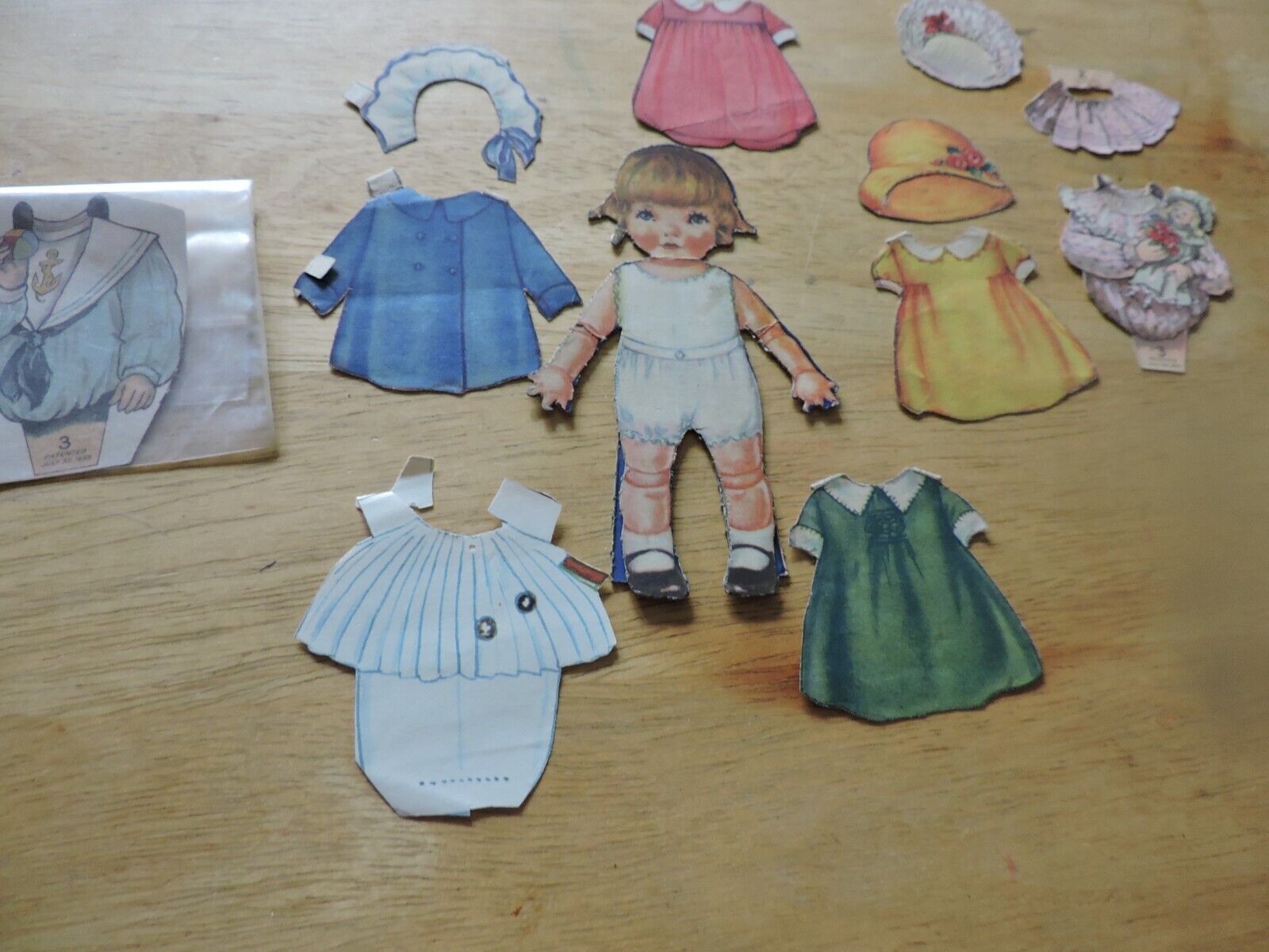 BABY PAPER DOLL WITH OUTFITS (DOLL 4.5 INCHES TALL)