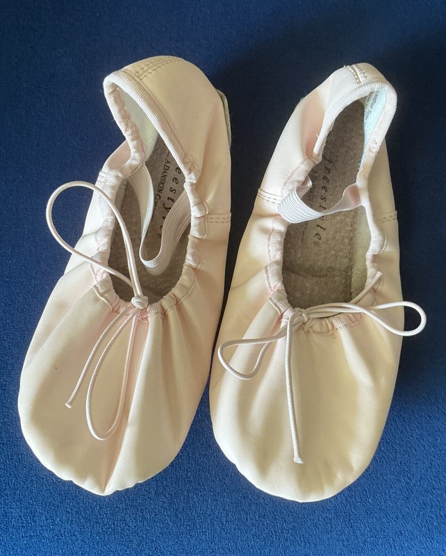 Freestyle by Danskin Ballet Dance Shoes Slippers, Size 2 (Pink)