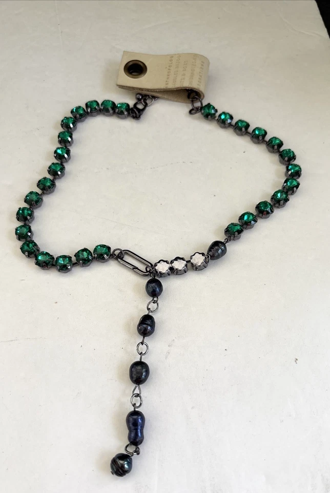 Nuevo Collar Anthropology Lariat Y Estrás Verde Perlas Grises Foto 4 de 4