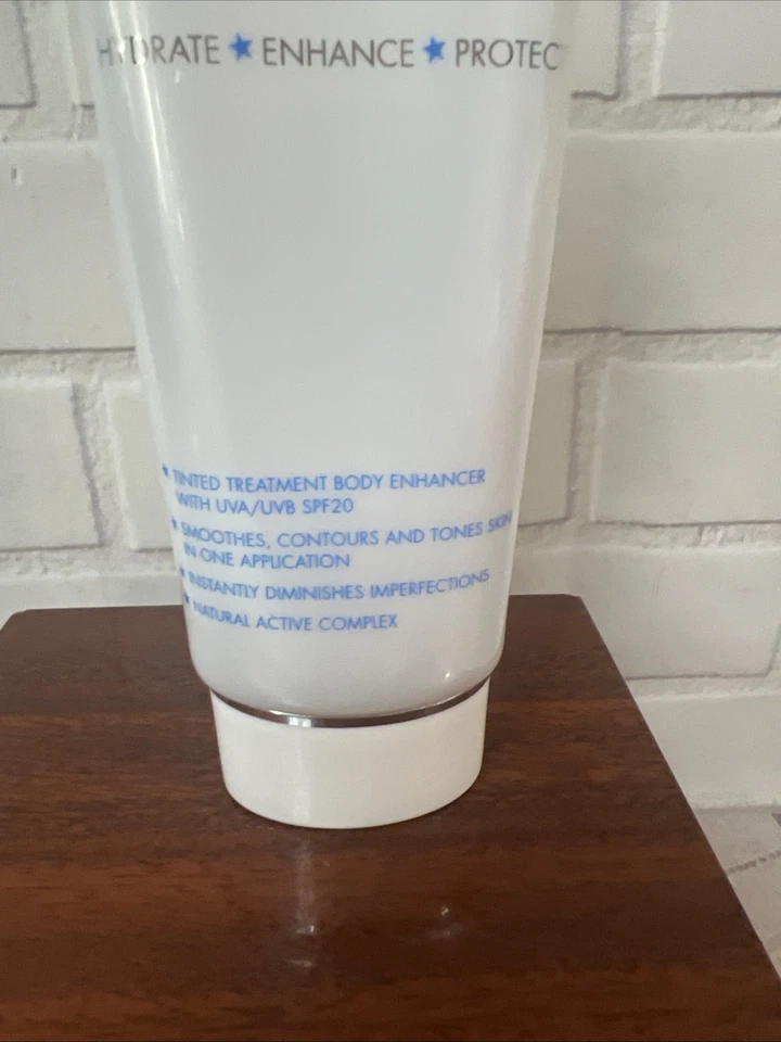 Sarah McNamara NOS Miracle Skin Transformer FPS 20 Tratamiento Tintado Mejora Corporal Foto 3 de 4