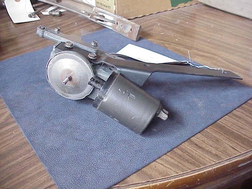 1964 Ford Thunderbird Cruise Control Metering G Valve w/Solenoid & Bracket - Picture 4 of 5