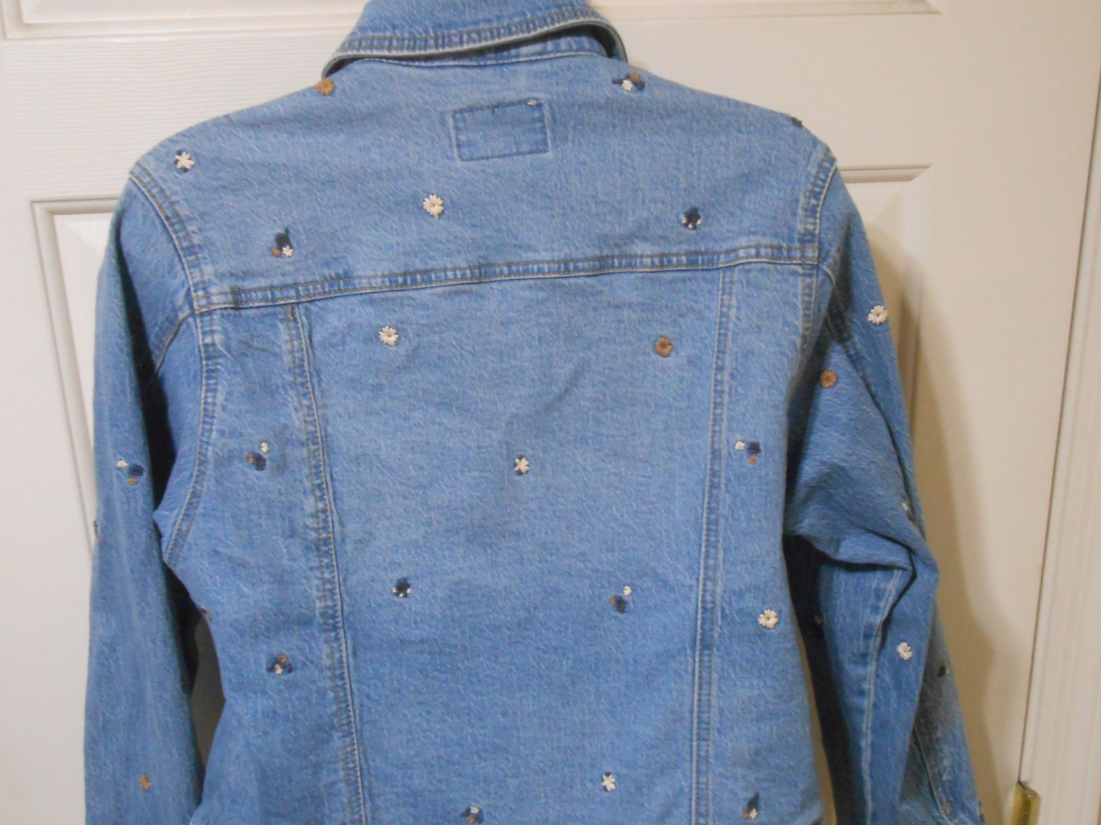 Universal Thread Denim jean Jacket Size Small Emb… - image 12