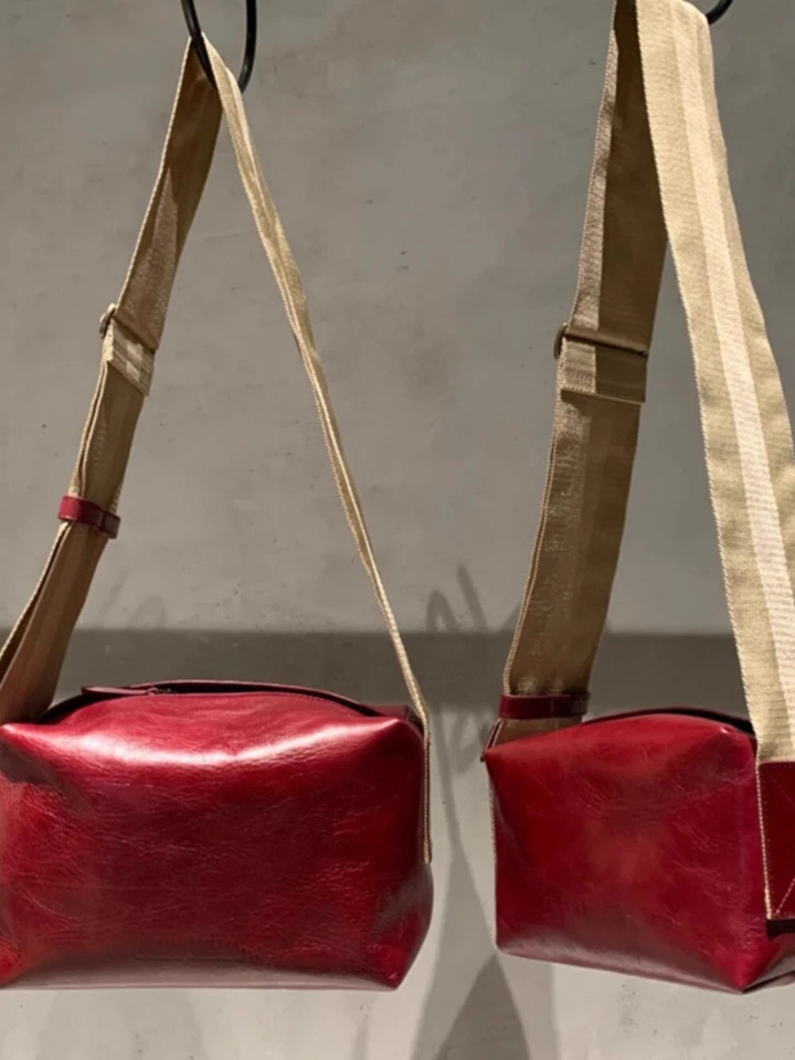 Bolso de caja cuadrado de piel de cera de aceite UMA WANG bandolera de hombro único hombro ancho Foto 2 de 4