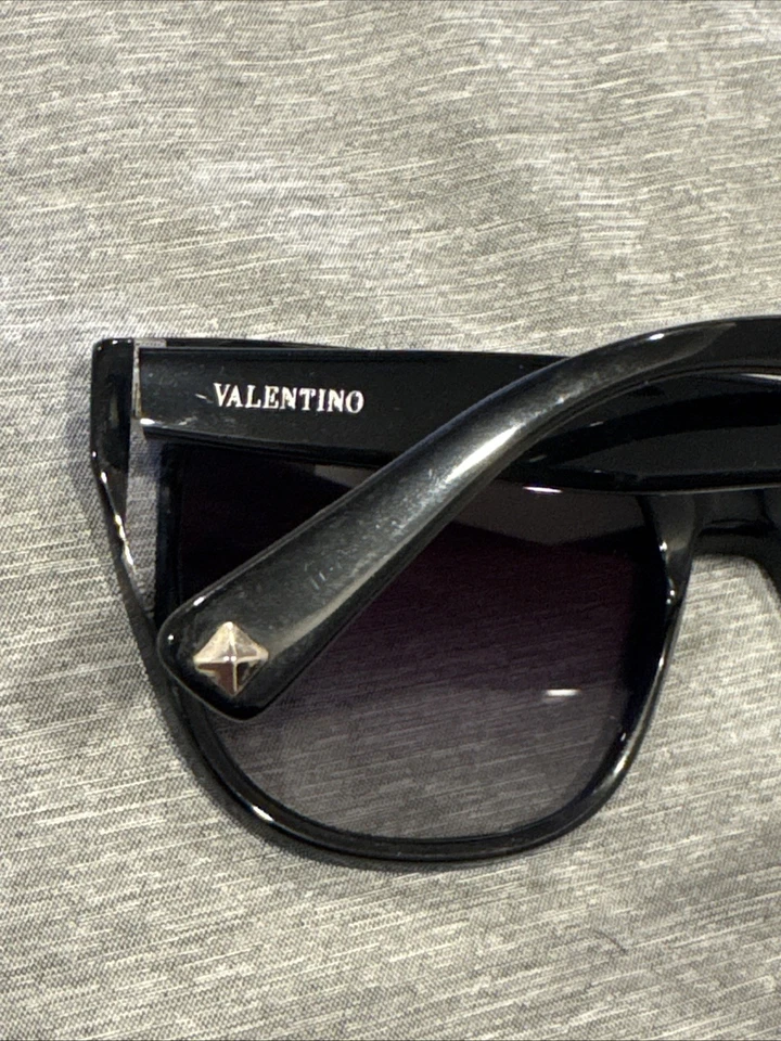 Очки солнцезащитные VALENTINO VA 4040 5001/8G черные 56-19-140 мм Италия - Изображение 4 из 4