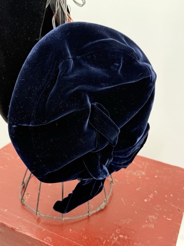 Lot Of 3 Vintage Ladies Velvet Berets Black B Forman, Green Velvet, Navy Blue - Picture 6 of 24