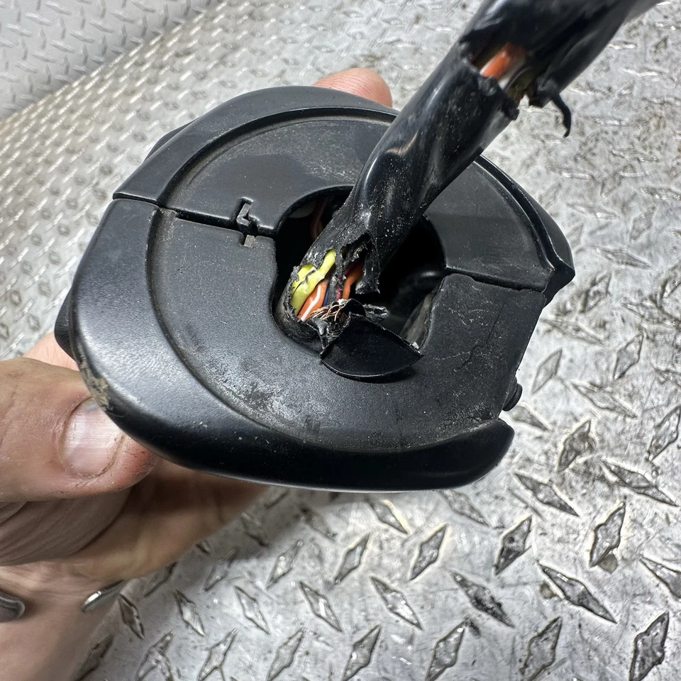 2011 Harley-Davidson Sportster XL 1200 XL1200X LEFT CLIP ON HANDLE HORN SIGNALS - Image 3 of 4