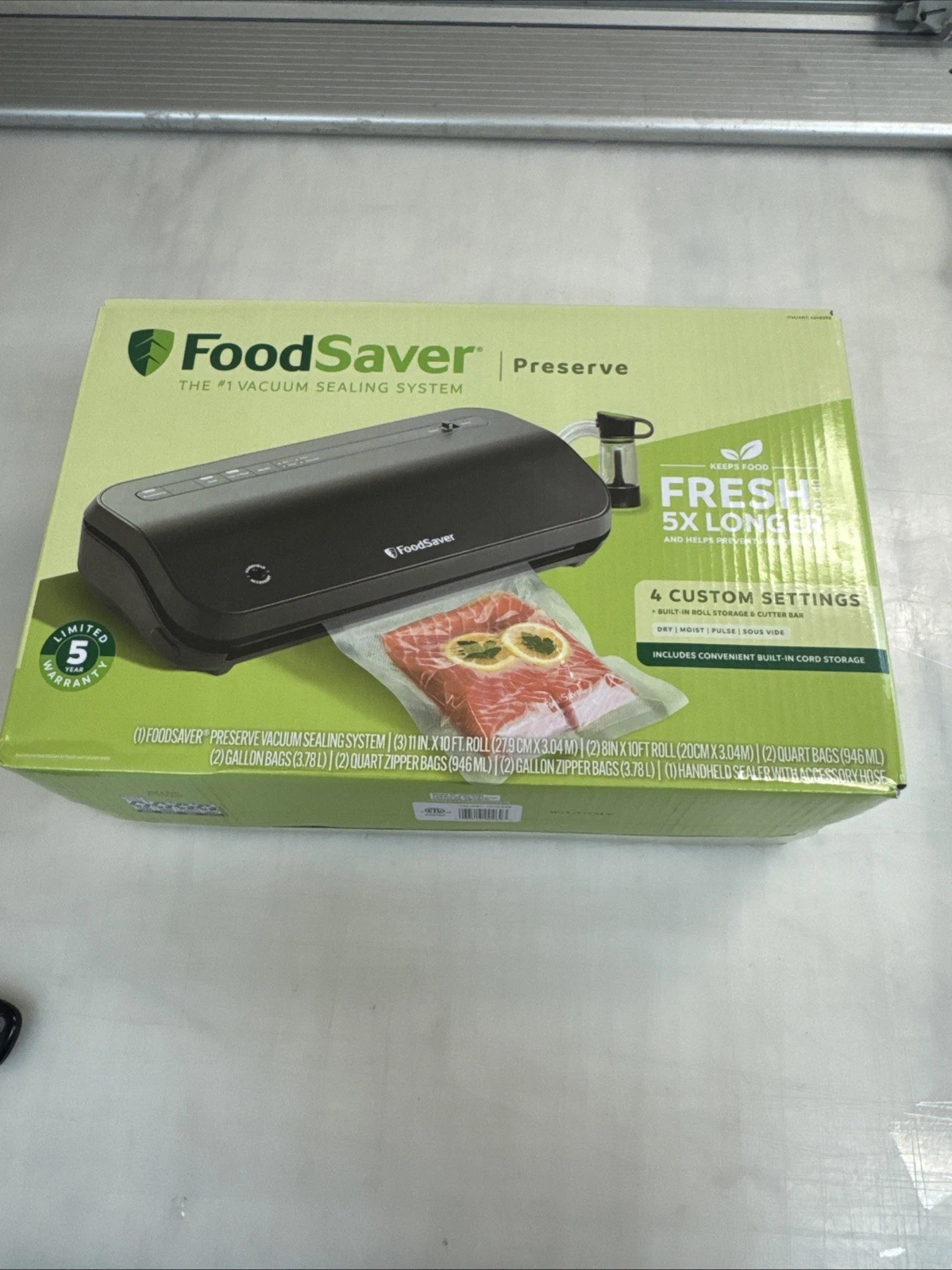 FoodSaver VS2280 Vacuum Sealing System w/ Handheld Sealer, Bags & Roll NIOB
Opens in a new window or