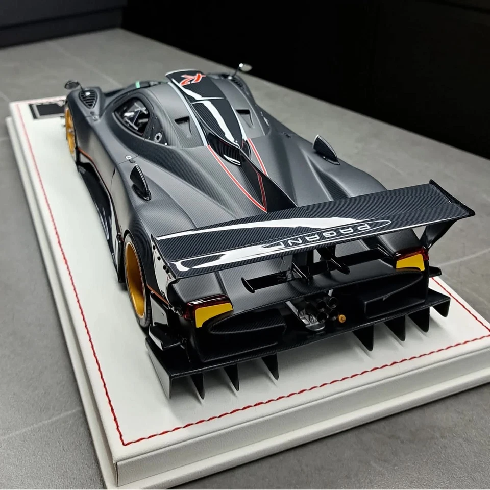 1:18 DINO MODELS - FULL CARBON BODY Pagani Zonda R - Limited Edition - Immagine 3 di 3