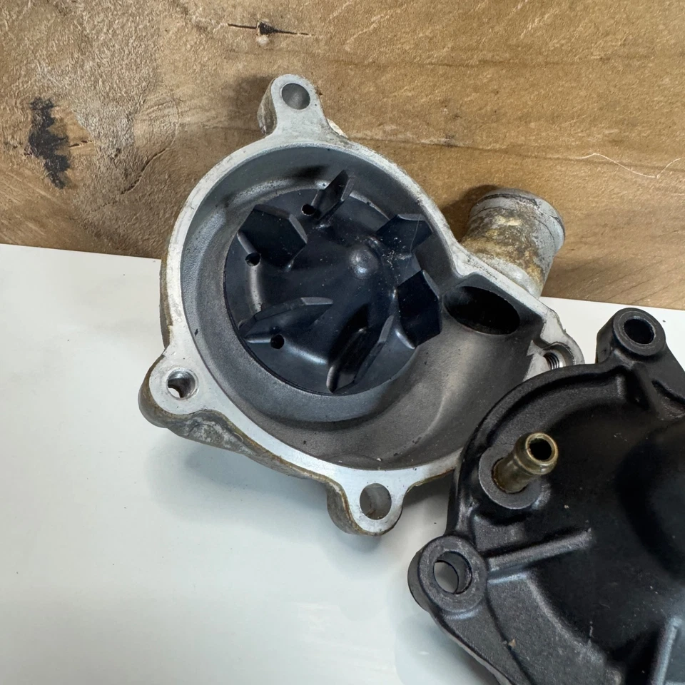 06-08 Yamaha YZF-R6R YZF R6 Motor Motor Bomba de Agua Foto 4 de 4