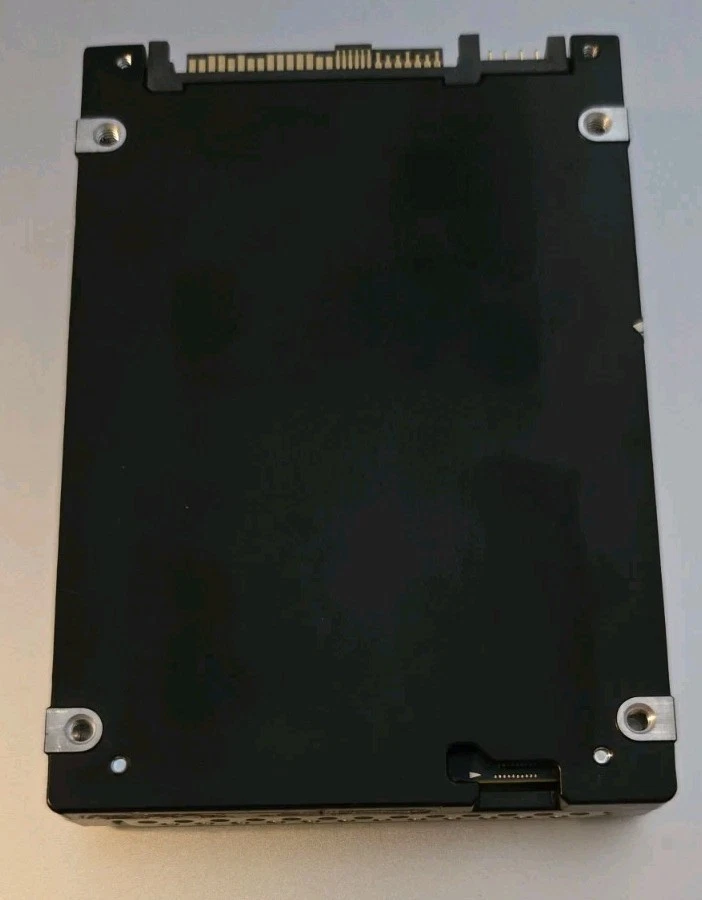 Kioxa KPM51VUG800G PM5-V 800GB 12Gbps SAS3 MU 2.5" Enterprise SSD - Image 2 of 3