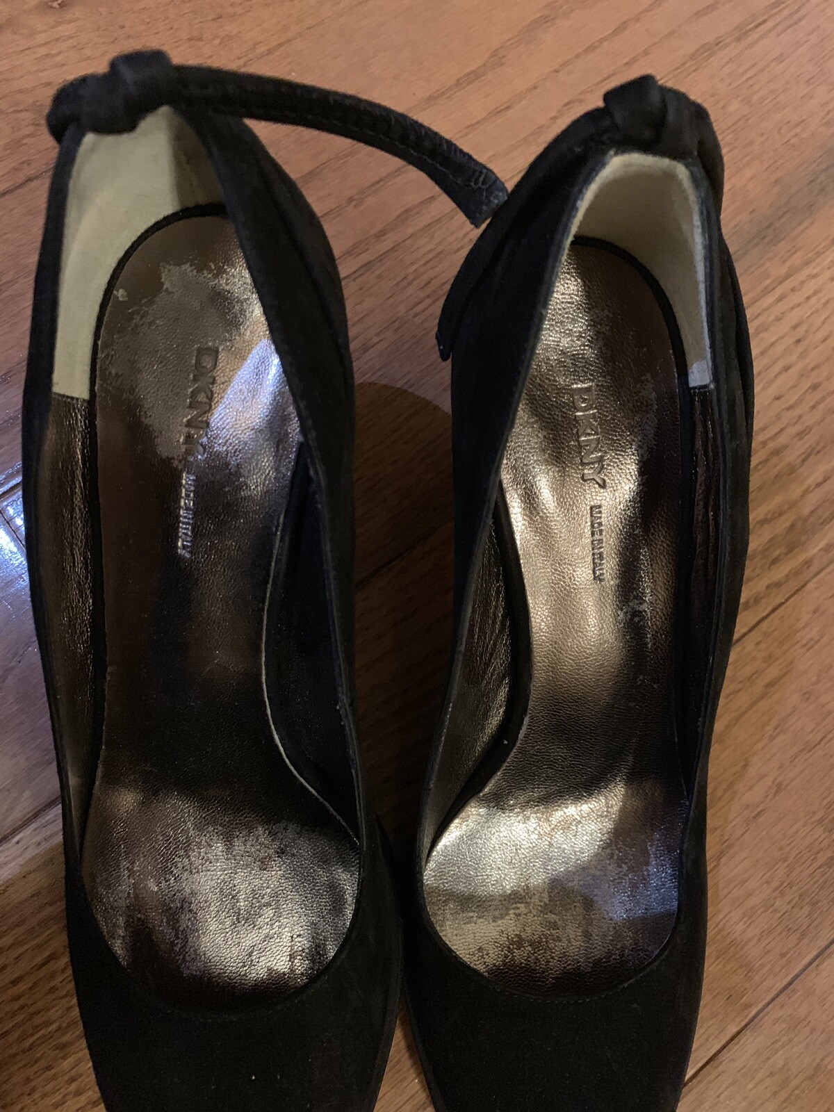 DKNY Womens Black Suede Pumps Heels Shoes Size 7 Gem