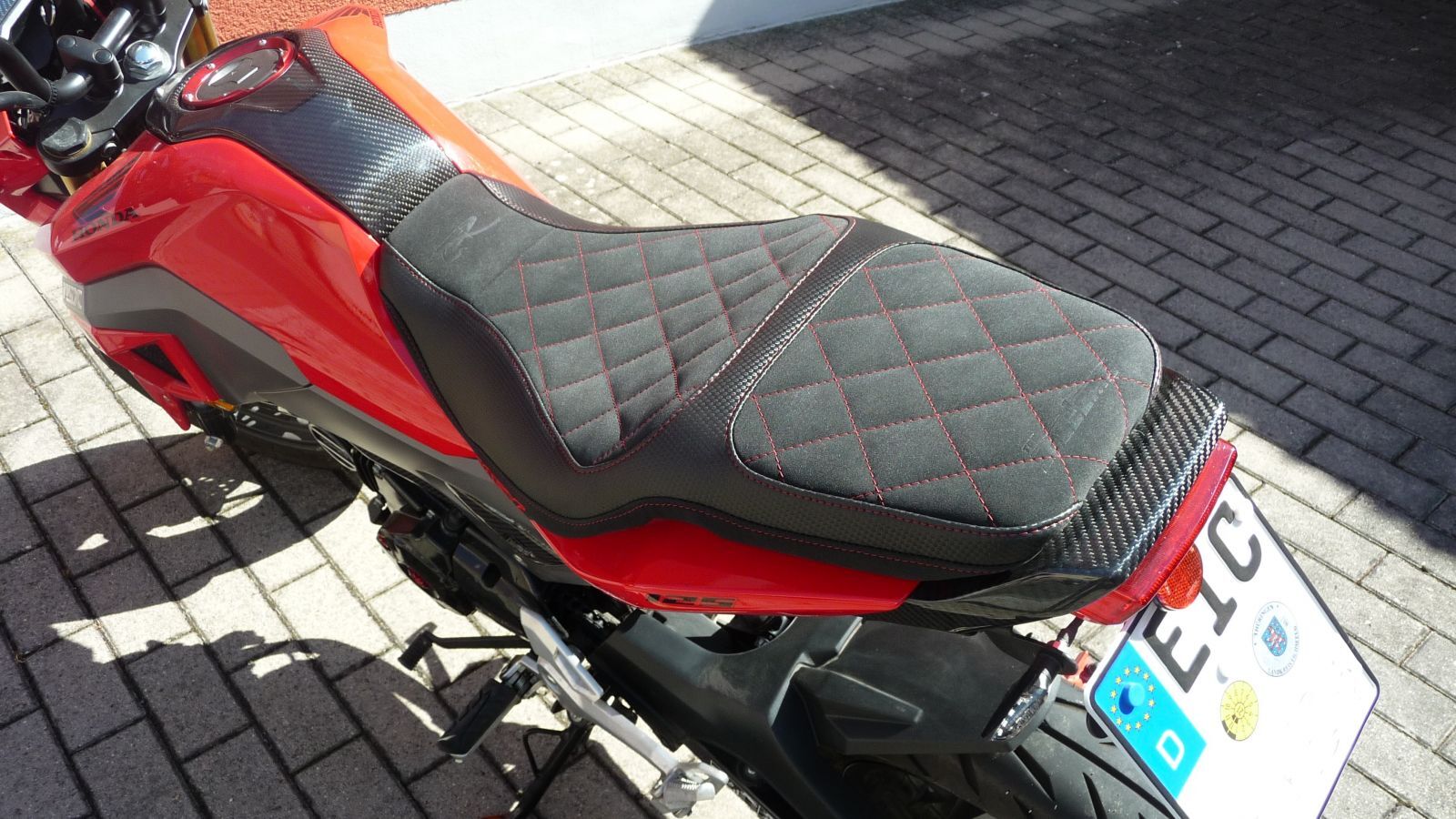 Selle usée ? Rénovez votre Honda MSX 125 Grom avec la housse Top Sellerie France HSD5911