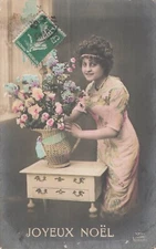 WOMEN'S ELEGANT CHRISTMAS POSTCARD PRESENT BASKET WICKER JUG FILLED ROSES FLOWERS - 41511