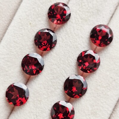 Round 8mm 2pcs 4CT. Outstanding! Natural Red Mozambique Garnet Africa VVS