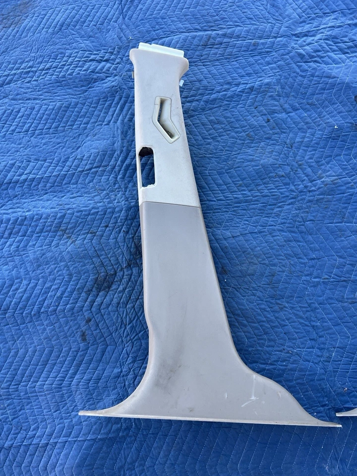 Volvo XC70 2008-2013 par de molduras de pilar B izquierdo y derecho interior bronceado OEM #4302E Foto 3 de 4