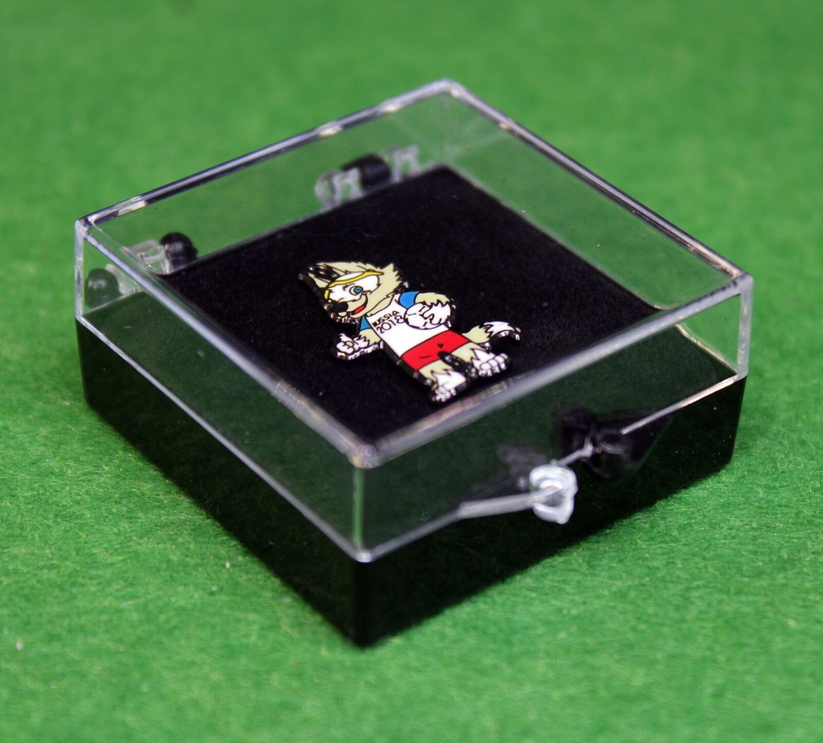 FIFA World Cup Russia 2018 Mascot Zabivaka Thumbs Up Metal Pin in