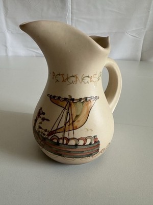 Vintage Keramik Krug Krug mit einem handbemalten mittelalterlichen Motiv