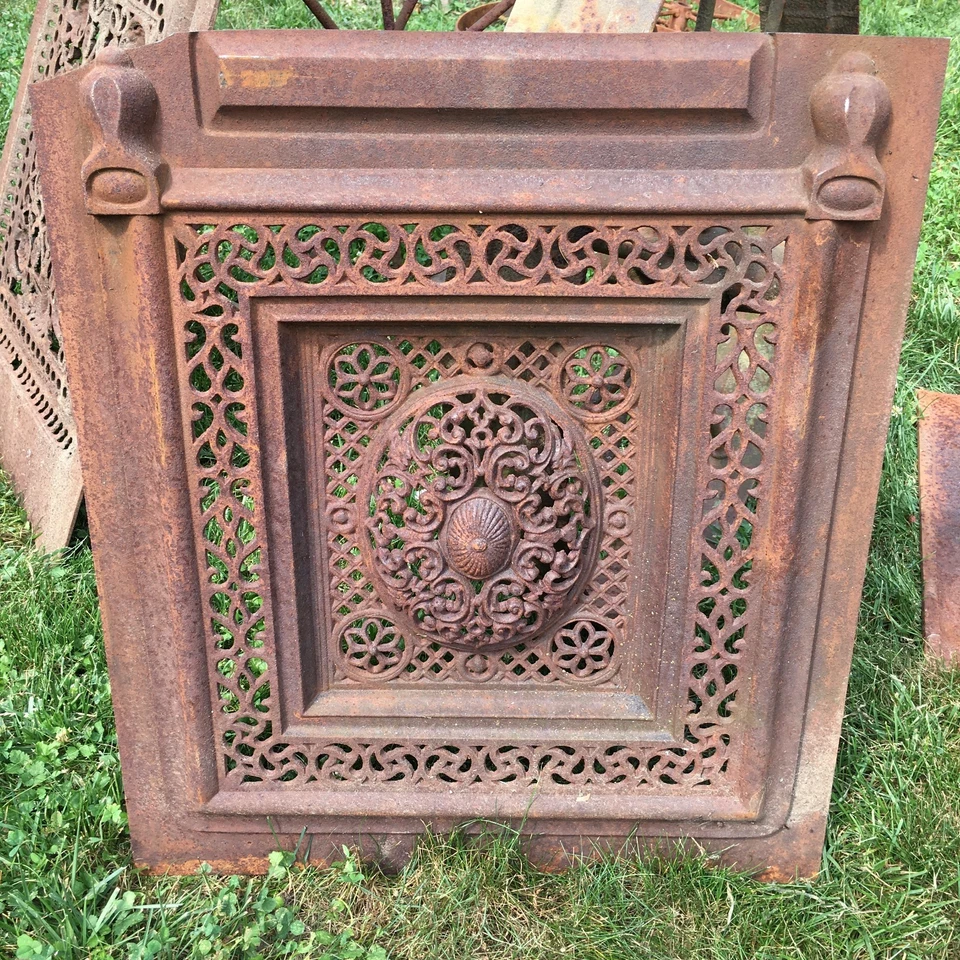 Antique Ornate Cast Iron Fireplace Cover French Fleur De Lis 20.5in x 24.in - Image 3 of 4
