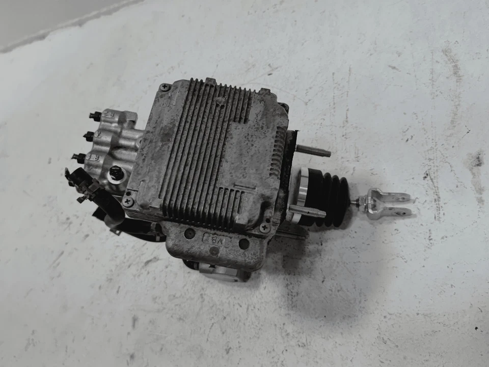 Toyota RAV4 2020-2022 cilindro maestro de refuerzo de freno eléctrico OEM Foto 3 de 4