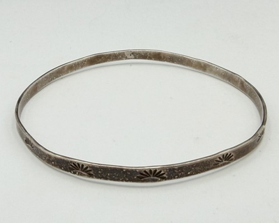 #ad Vintage Sterling Silver Sun Stamped Stacker 4mm Bangle 8quot; Bracelet 7.5g $49.99