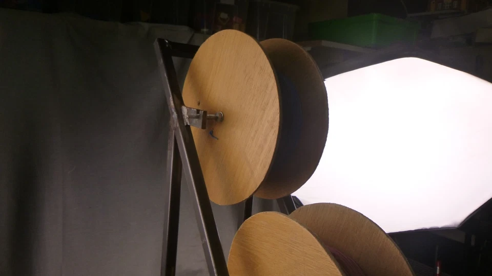 Bastidor dispensador de cable soldado con aproximadamente 8 kilos de cable de cable en bobinas #e2081 - Imagen 4 de 4