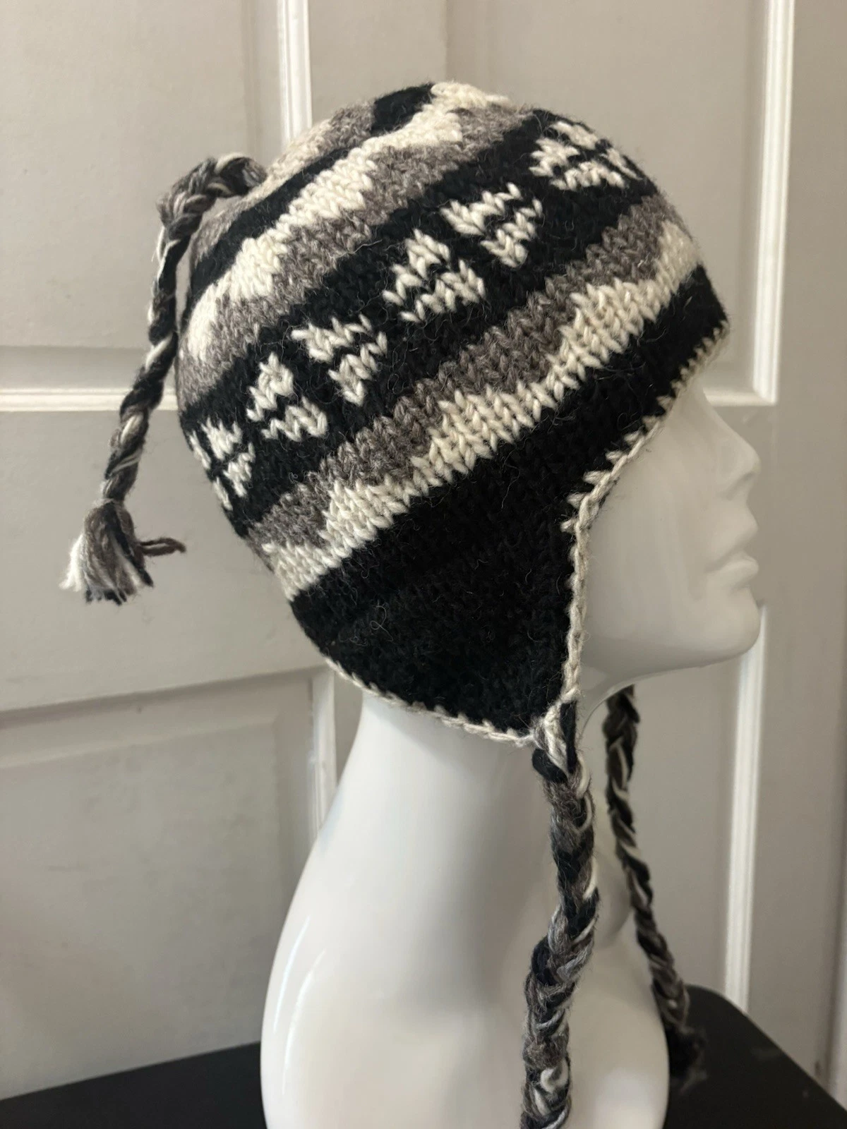 Handmade Knit Grey Hat/ Beanie Braids Earflap Tassels Unisex Adult Wool Nepal
Opens in a new window