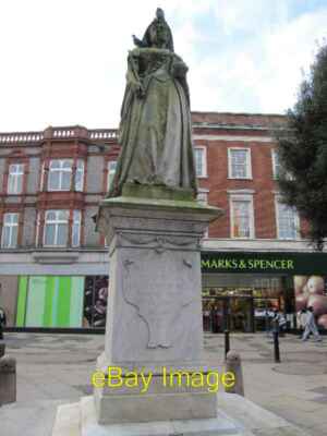 Foto 6x4 Queen Victoria liest die Statue von Queen Victoria vor M&A c2013