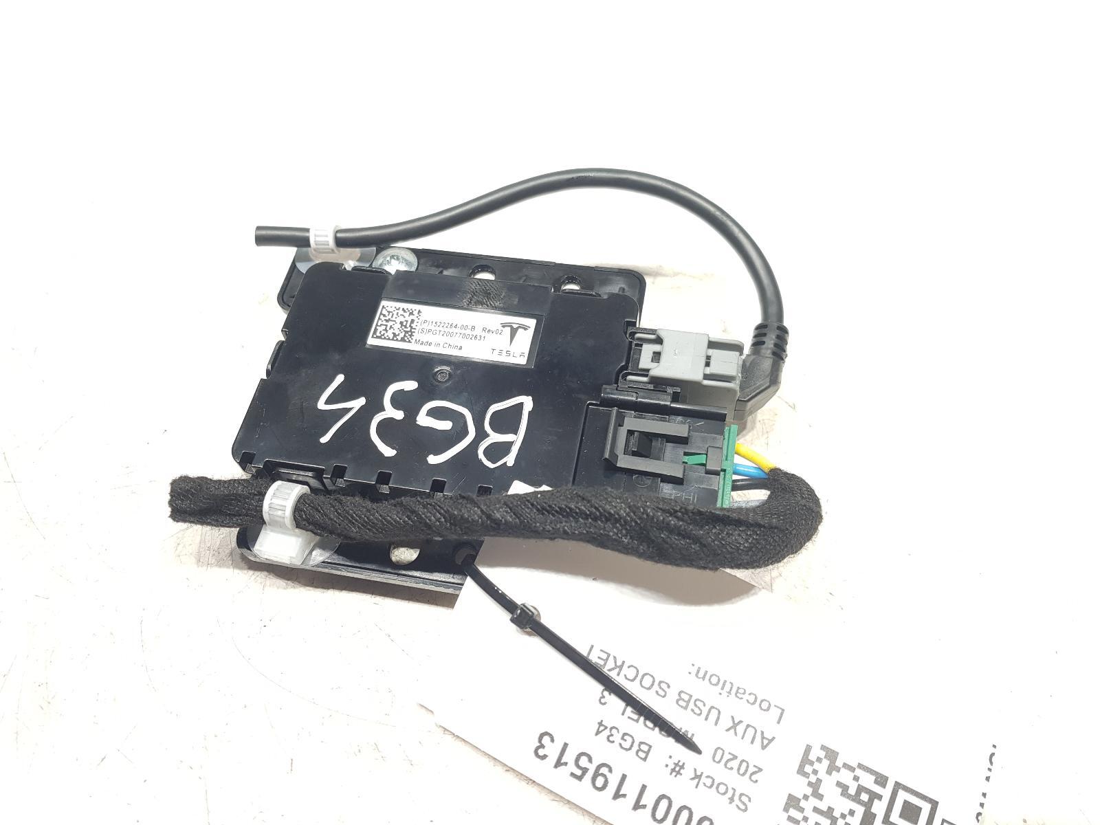 TESLA MODEL Y USB AUX Control Unit ECU 1522264-00-B Electricity 