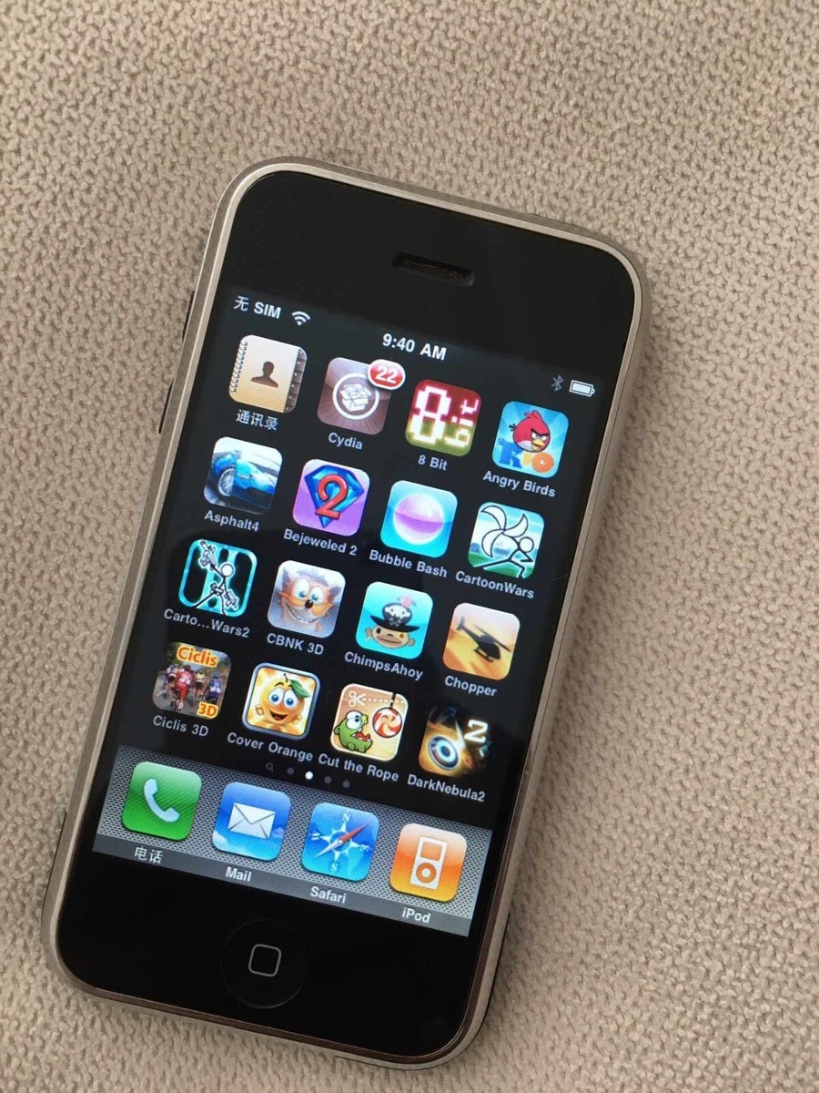 Apple iphone 1st Generation 8GB unlocked 2G GSM jailbroken games