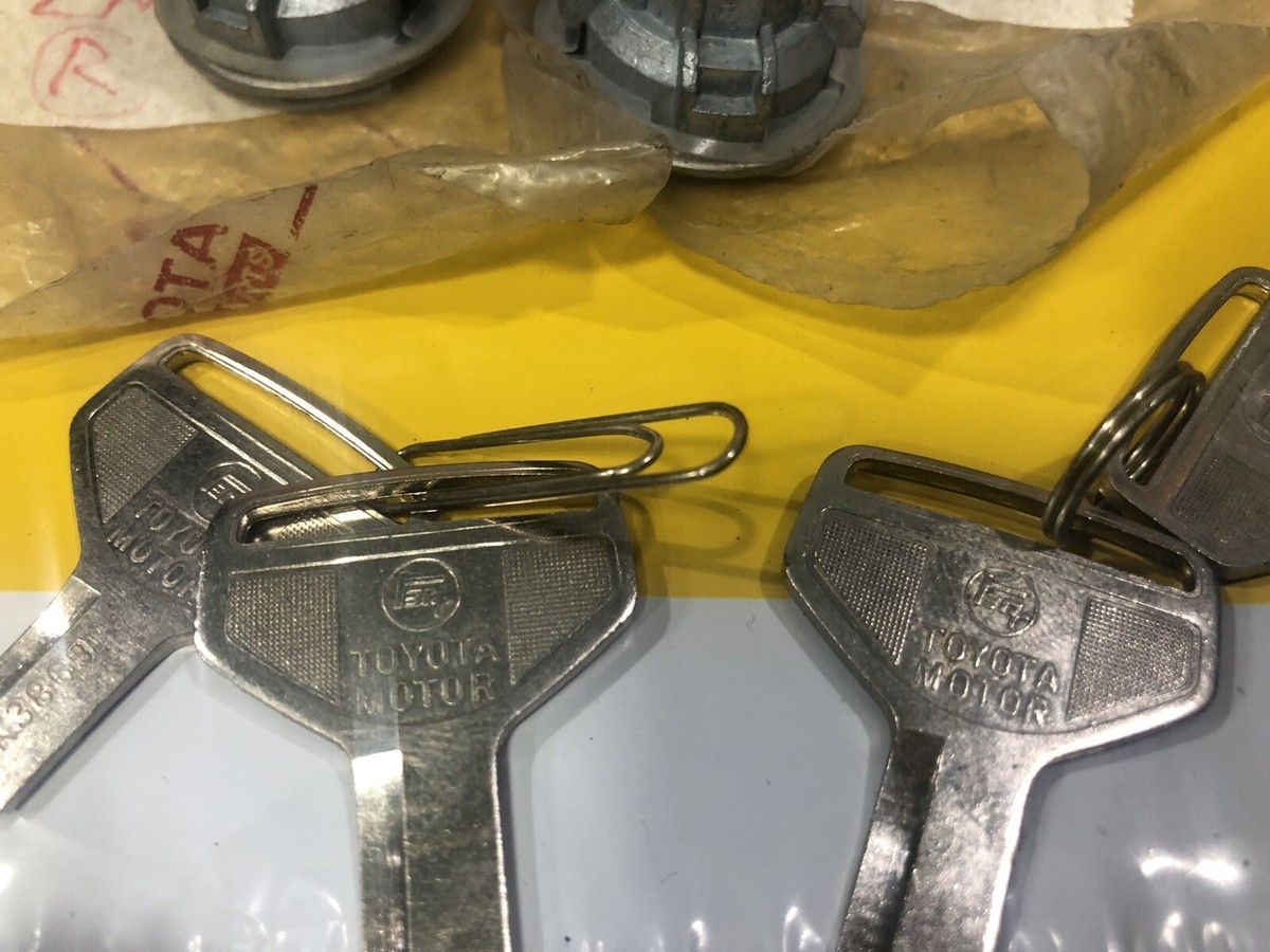 1983-1989 Toyota Hilux LN50-56-60-65 Cylinder Key Set Door Lock