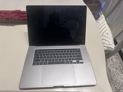 BrokenScreenAppleMacBookPro 16  16GB RAM512GBStorage2.6GHzIntelCore i7Space Gray
