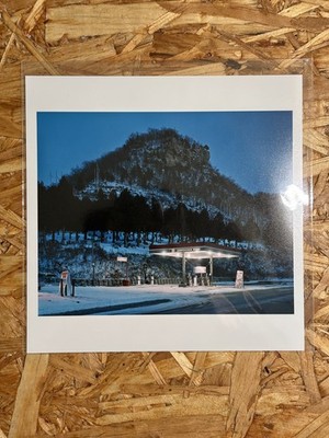 Alec Soth, Tankstelle, Wisconsin, 2002, Magnum Square 6''x6'' Druck SIGNIERT 6x6