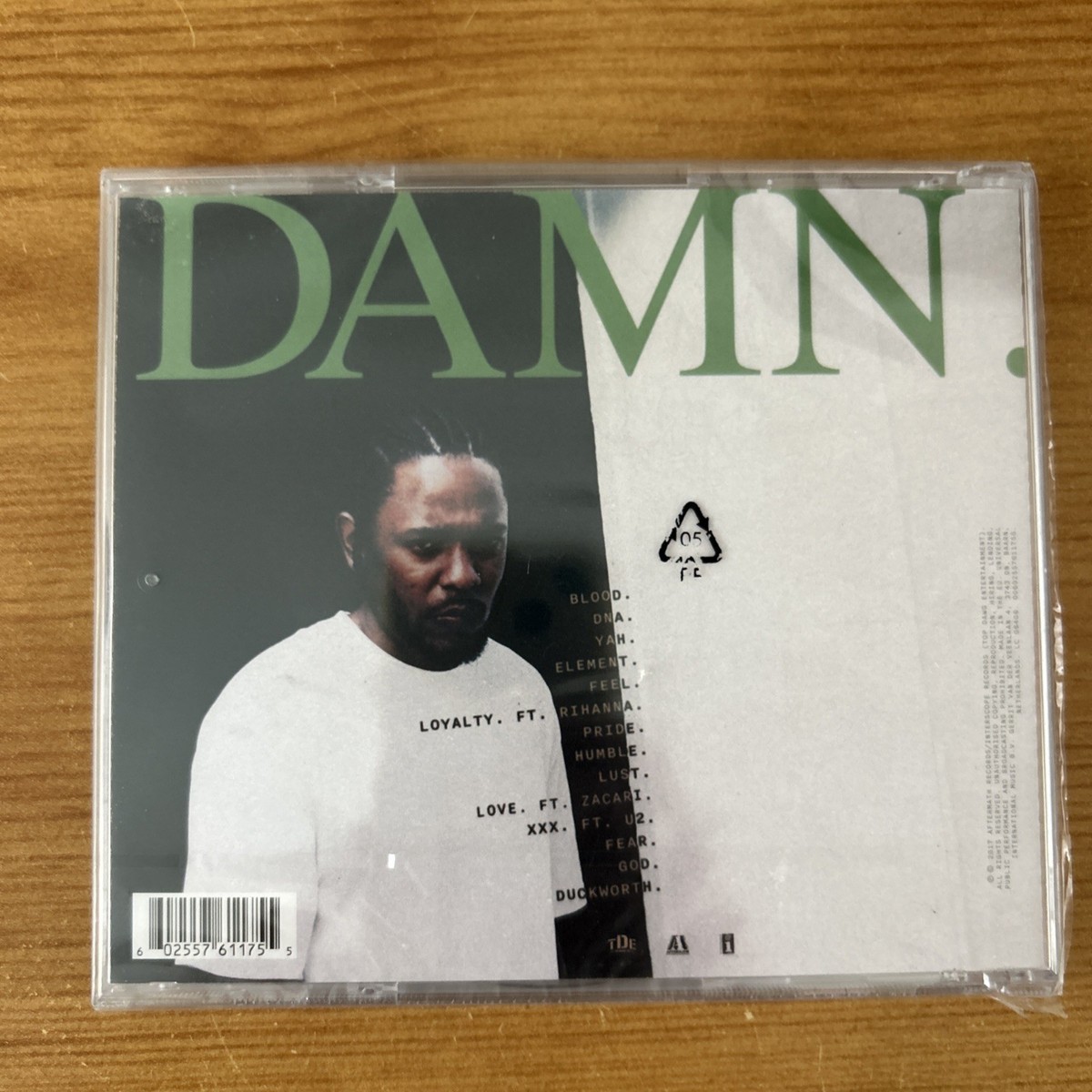 Kendrick Lamar サイン入りCD DAMN. s-l400.jpg