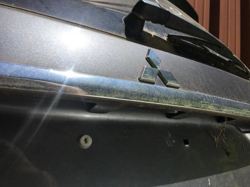 2007-2013 Mitsubishi Outlander Upper Tailgate Assy Gray With Lights - Image 2 of 4