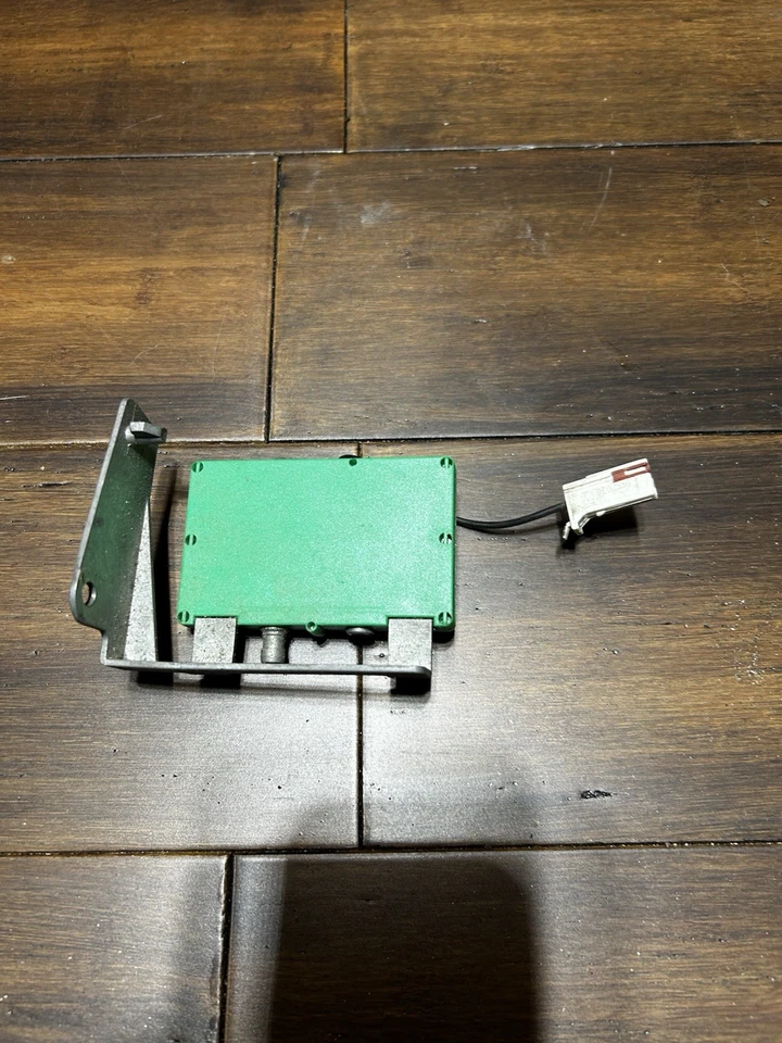 2003-2007 Volvo S60 Right Rear Antenna Amplifier Control Module 30679286 OEM - Image 2 of 3