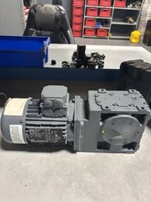 NEW NO BOX LENZE Servo Motor GSS04-2M HAR 071C32 MDEMAXX071-32C0C