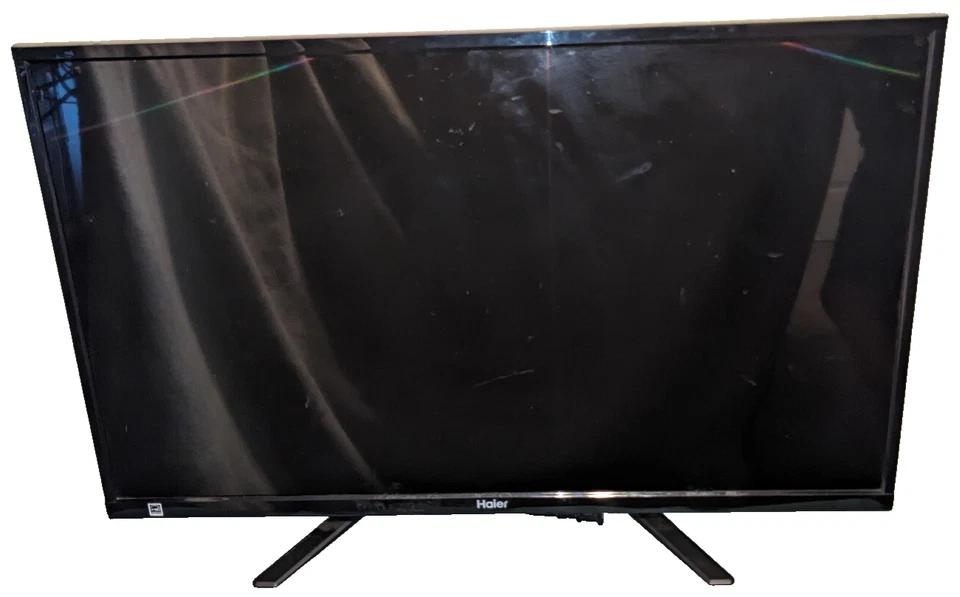 TV LCD HAIER 32 PULGADAS 1080P (sin mando a distancia, tiene botones) ALTAVOCES FUNCIONAN Foto 2 de 4