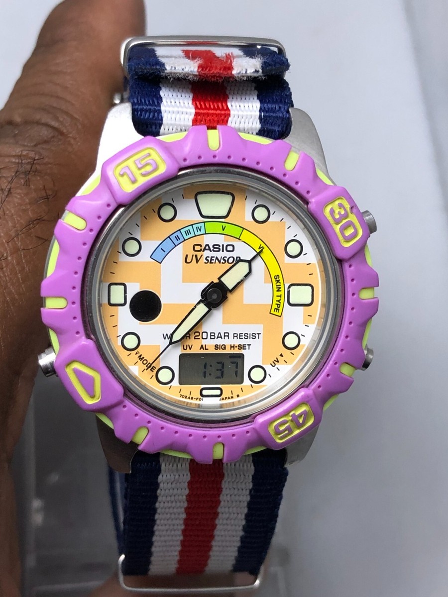 CASIO UV SENSOR デジタル腕時計 本体　768-UV-700 Vintage Casio 768 UV-700 Marlin UV Sensor Digital Men's Wristwatch