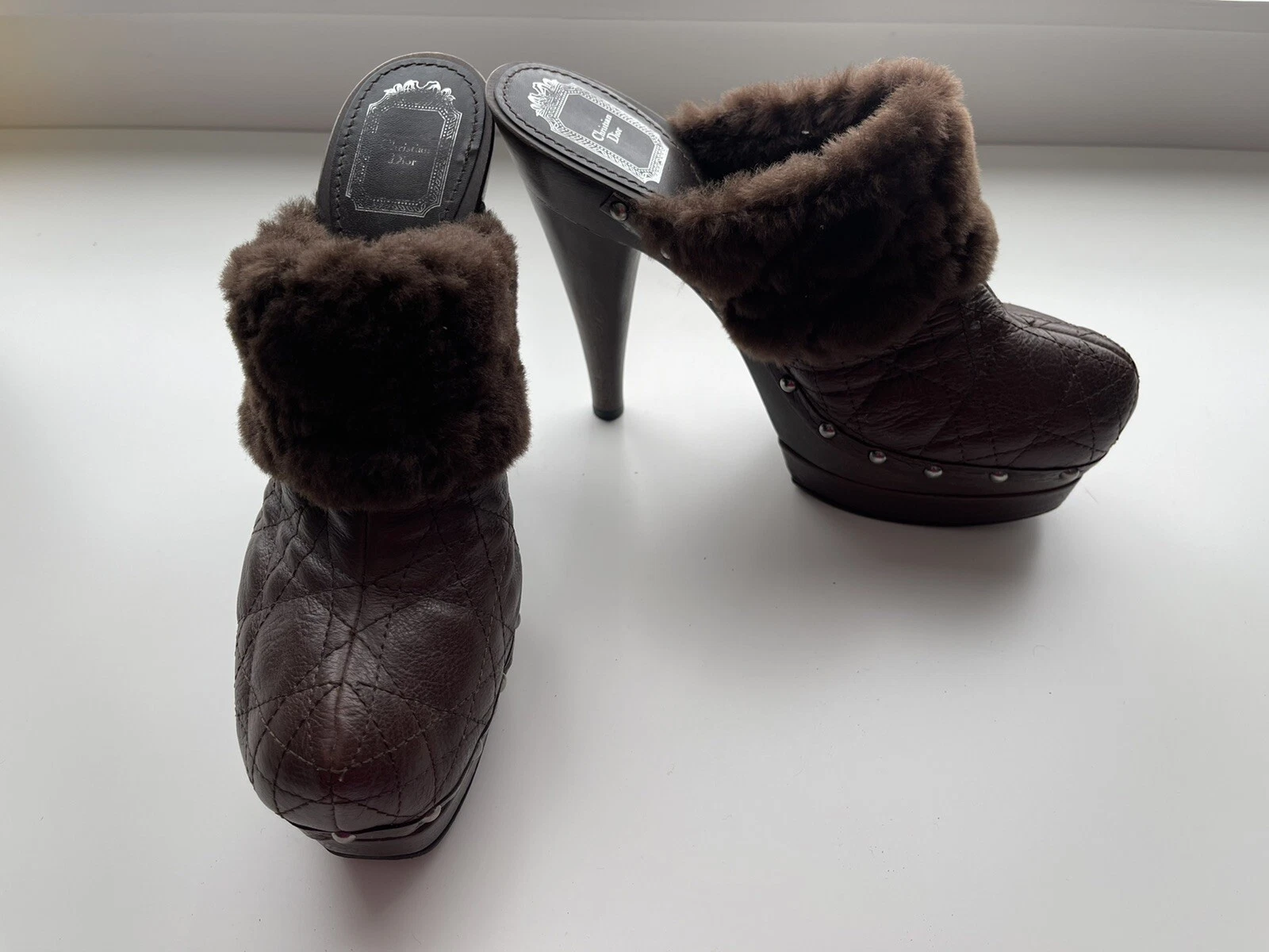 CHAUSSURES EN FOURRURE À CANNE À GLACE MARRON CHRISTIAN DIOR TAILLE 40