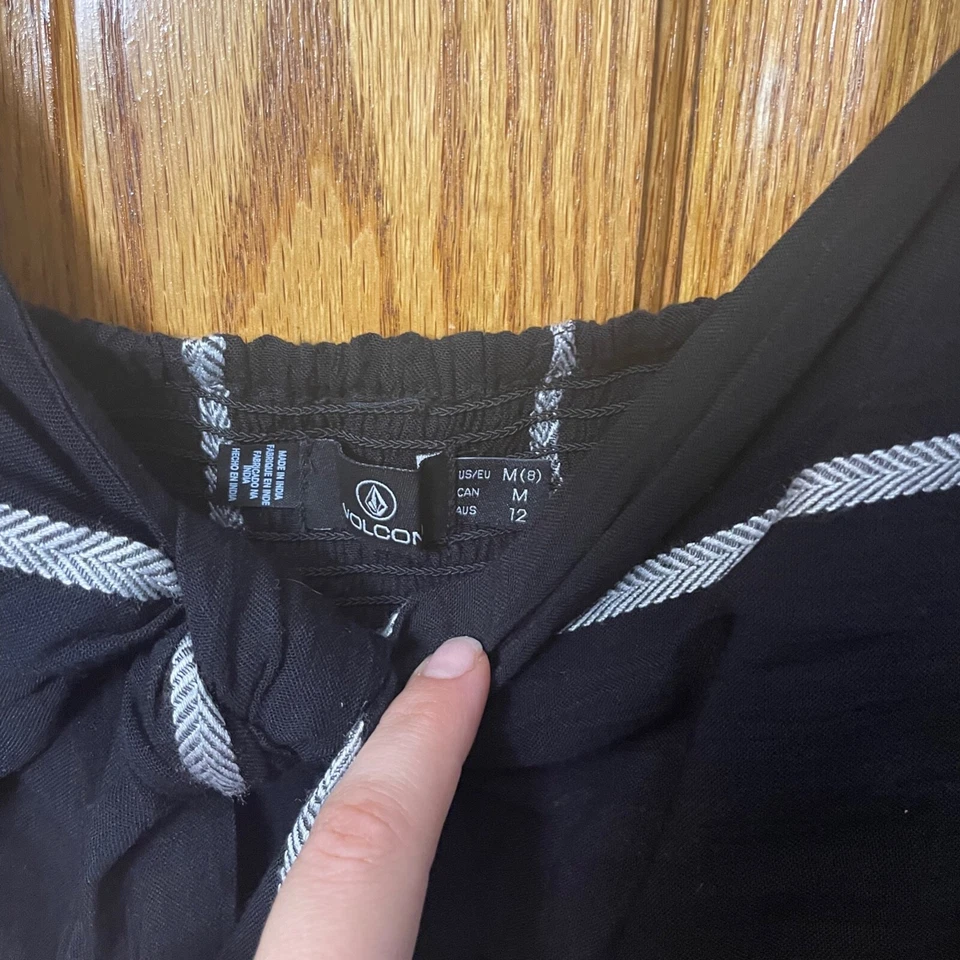 Volcom Coco Tie Chest Black Striped V-Neck Short Sleeve Crop Top Medium M Boho - Image 3 of 4