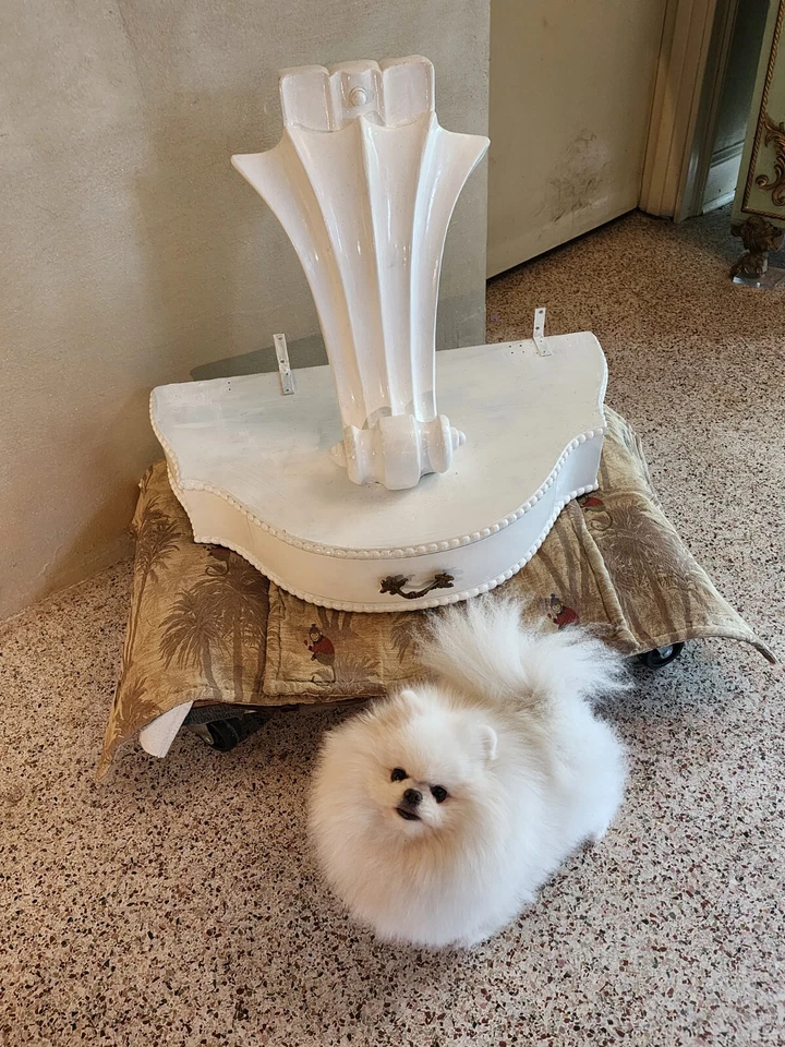 PAR DE Mesa Lateral ou Consoles Hollywood Regency, Pergaminhos de Violino Branco Brilhante. - Imagem 4 de 4