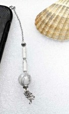 bijou téléphone portable BLANC PERLES HOWLITE , dragonne de sac, neuf