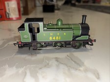 Working Hornby R2164A OO Gauge LNER Green Class 8481 Loco Used