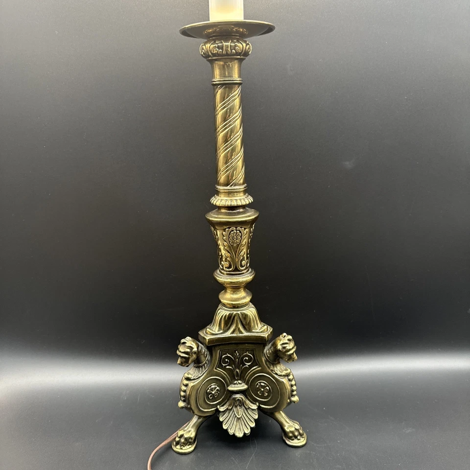 Vintage Gold Cast Metal Lion Claw Foot Ornate Hollywood Regency Rococo Lamp Goth - Image 4 of 4